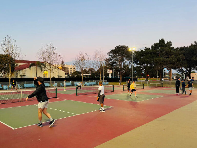 california-huntington-beach-worthy-park-pickleball-courts